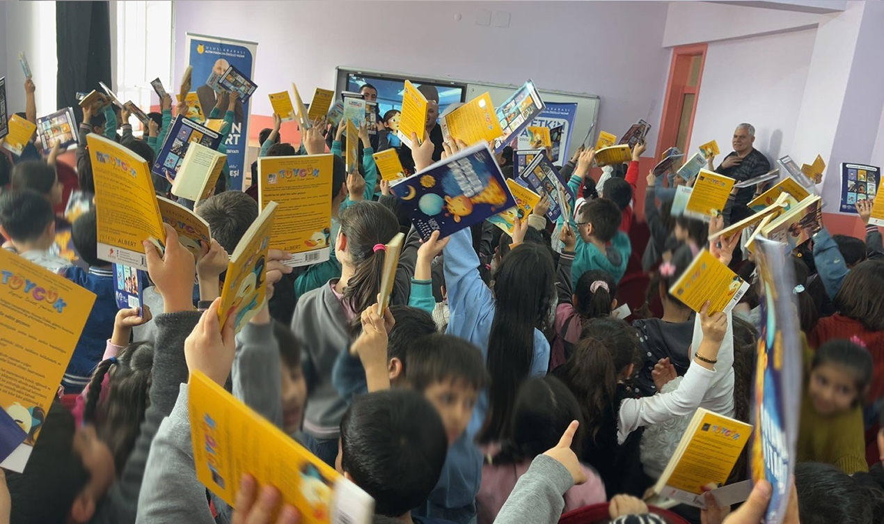 YAZARIMIZ YETKİN ALBERT TUNCA URAS İLKOKULU’NDA